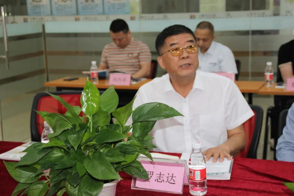 4勇于担当敏华当选为江门市照明电器行业协会副会长单位！.png